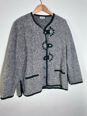 Vintage Women’s Gray Austrian Wool Silver tone Buttons Jacket Dark Green Trim